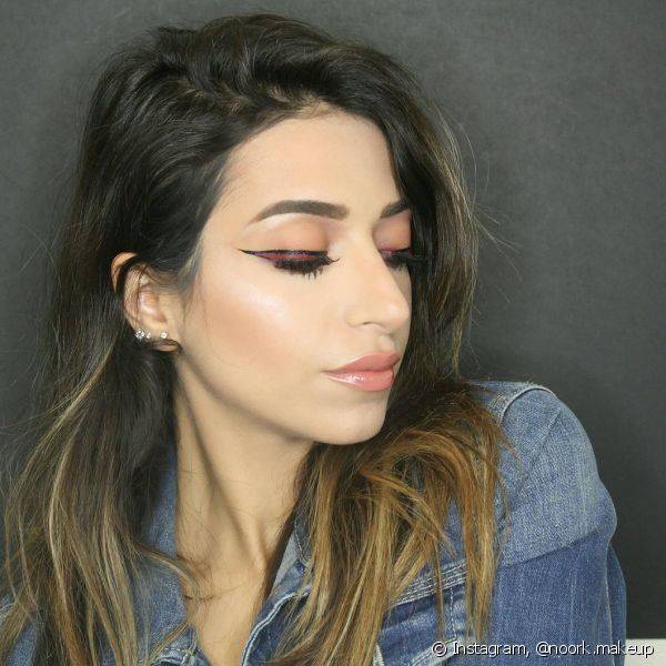 O olhar afiado e bem destacado no olhar deixa a make mais cheia de atitude (Foto: Instagram @noork.makeup)
